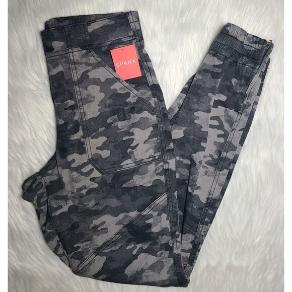 NWT|Spanx Stretch Twill Blackwash Cargo Jogger, SMALL - Picture 8 of 10